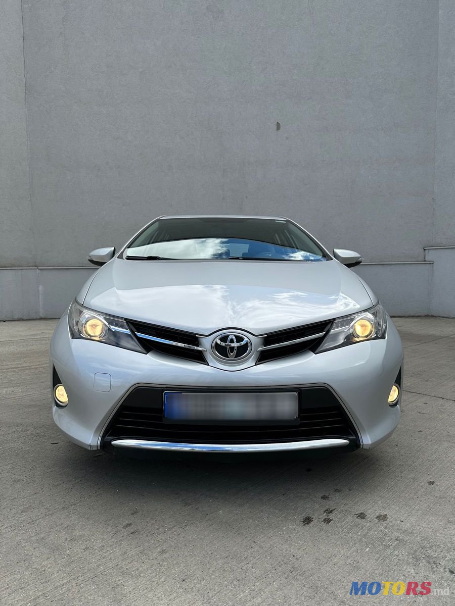 2014' Toyota Auris photo #2
