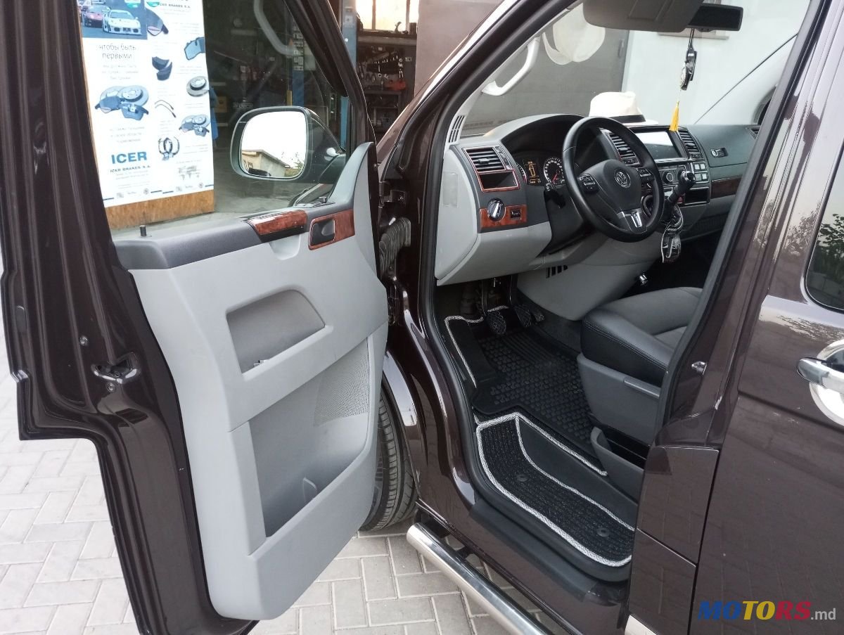 2014' Volkswagen Transporter photo #3