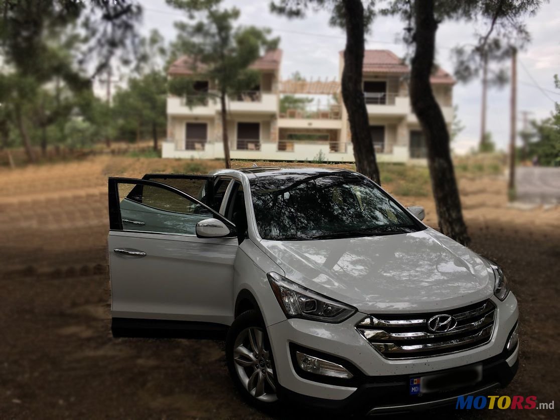 2013' Hyundai Santa Fe Sport photo #2