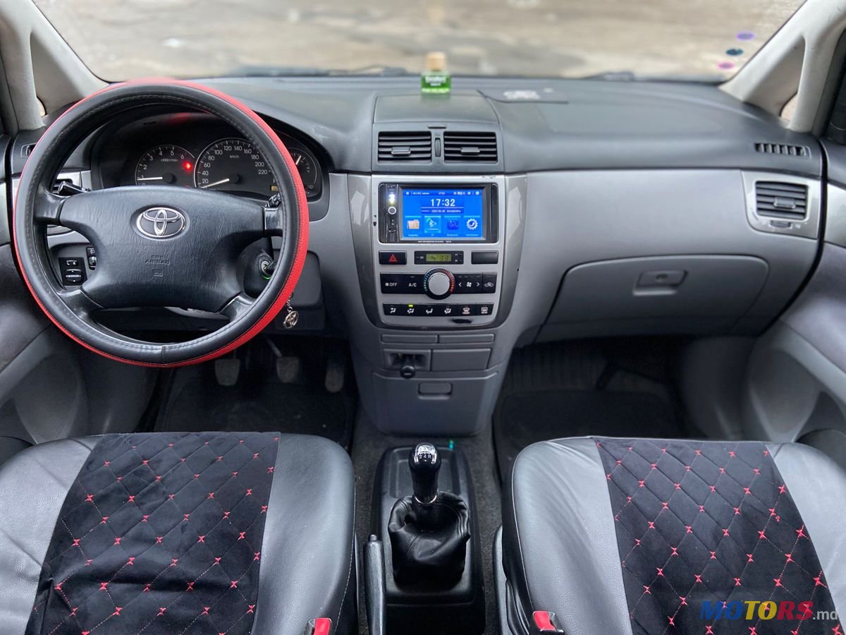 2003' Toyota Avensis Verso photo #5