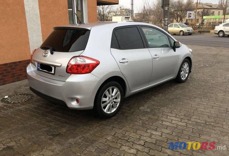 2010' Toyota Auris photo #2