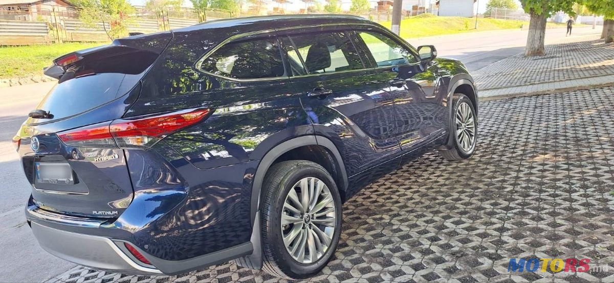 2022' Toyota Highlander photo #2