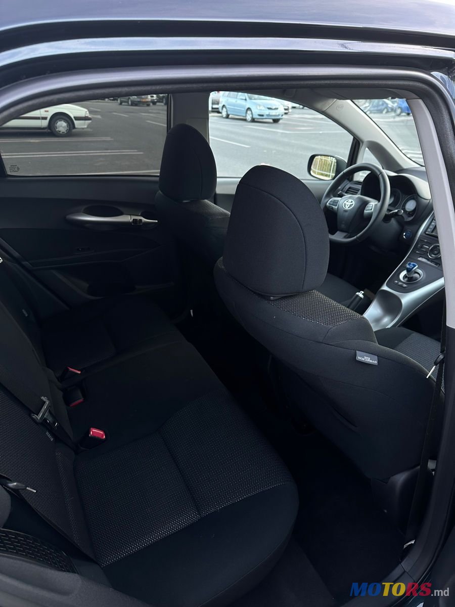 2012' Toyota Auris photo #6