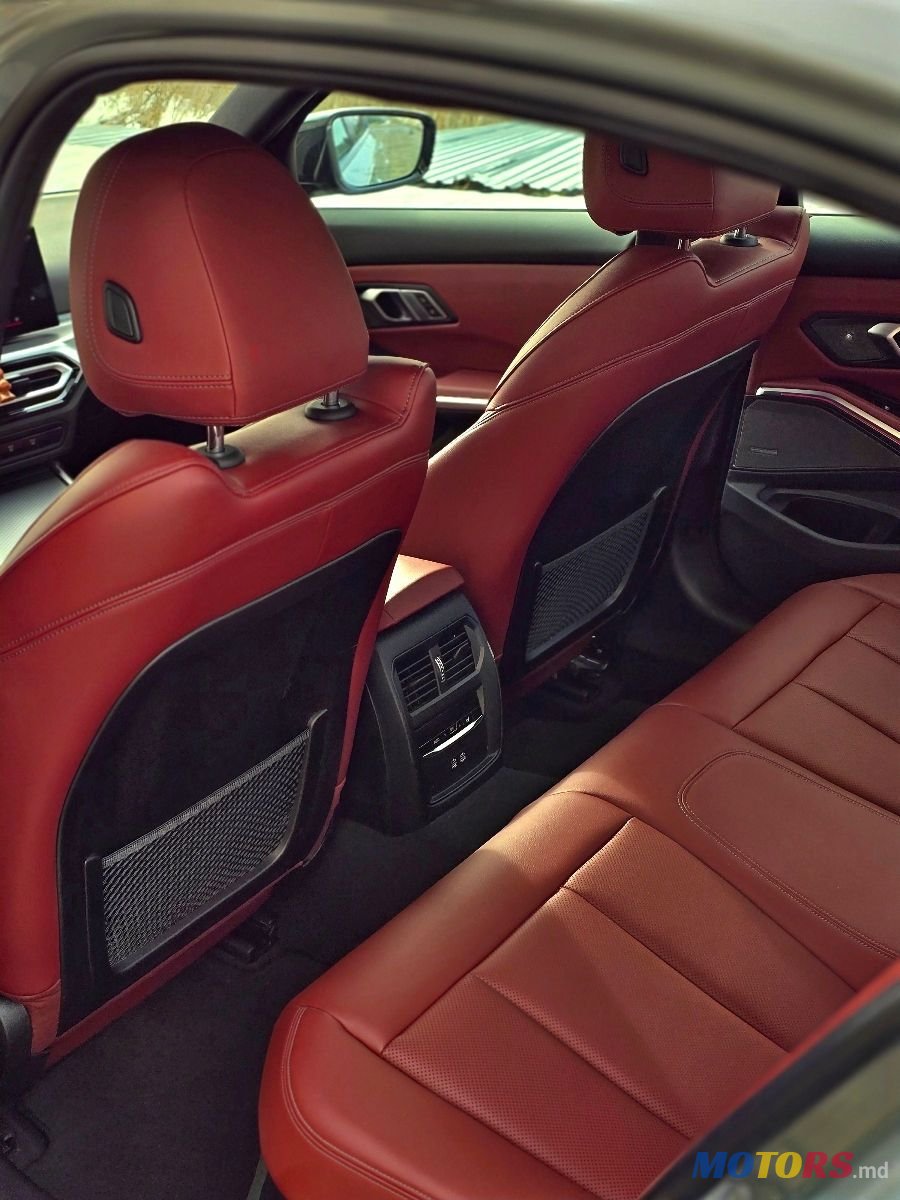 2022' BMW 3 Series photo #4