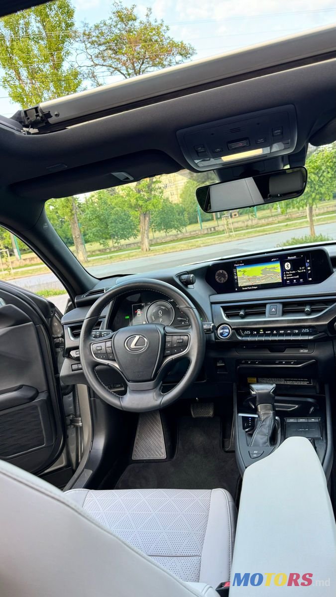 2021' Lexus UX photo #6