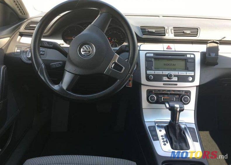 2008' Volkswagen Passat photo #3