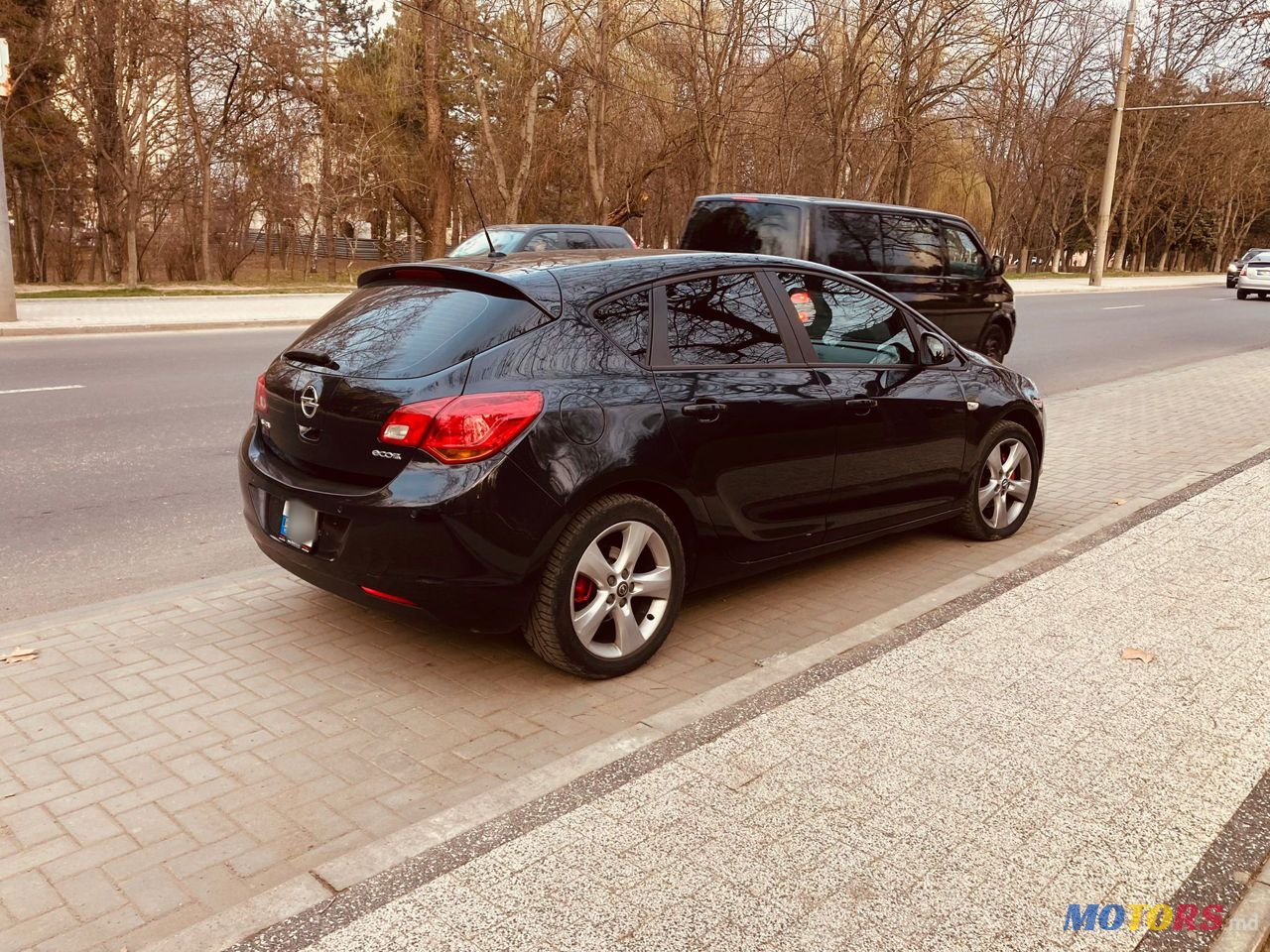 2012' Opel Astra photo #2