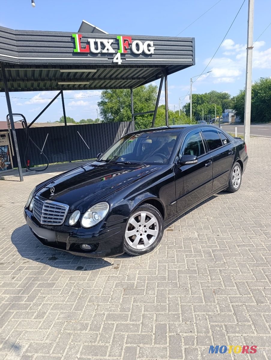 2008' Mercedes-Benz E-Class photo #3