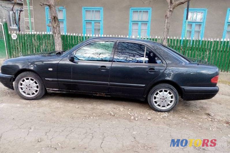 1995' Mercedes-Benz E photo #1