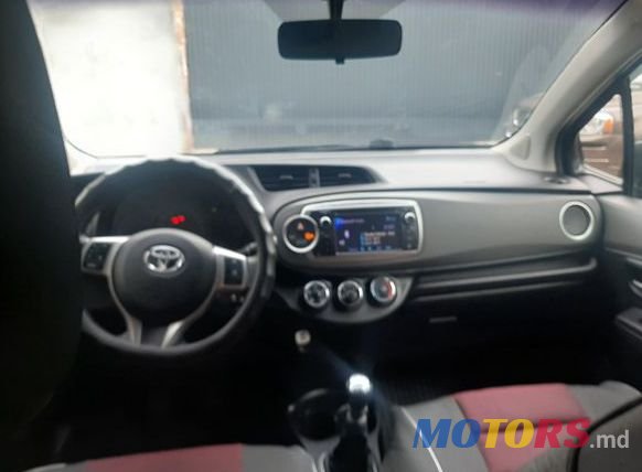 2014' Toyota Yaris photo #2