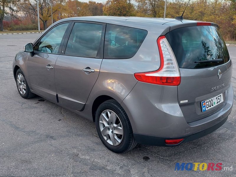 2011' Renault Grand Scenic photo #1