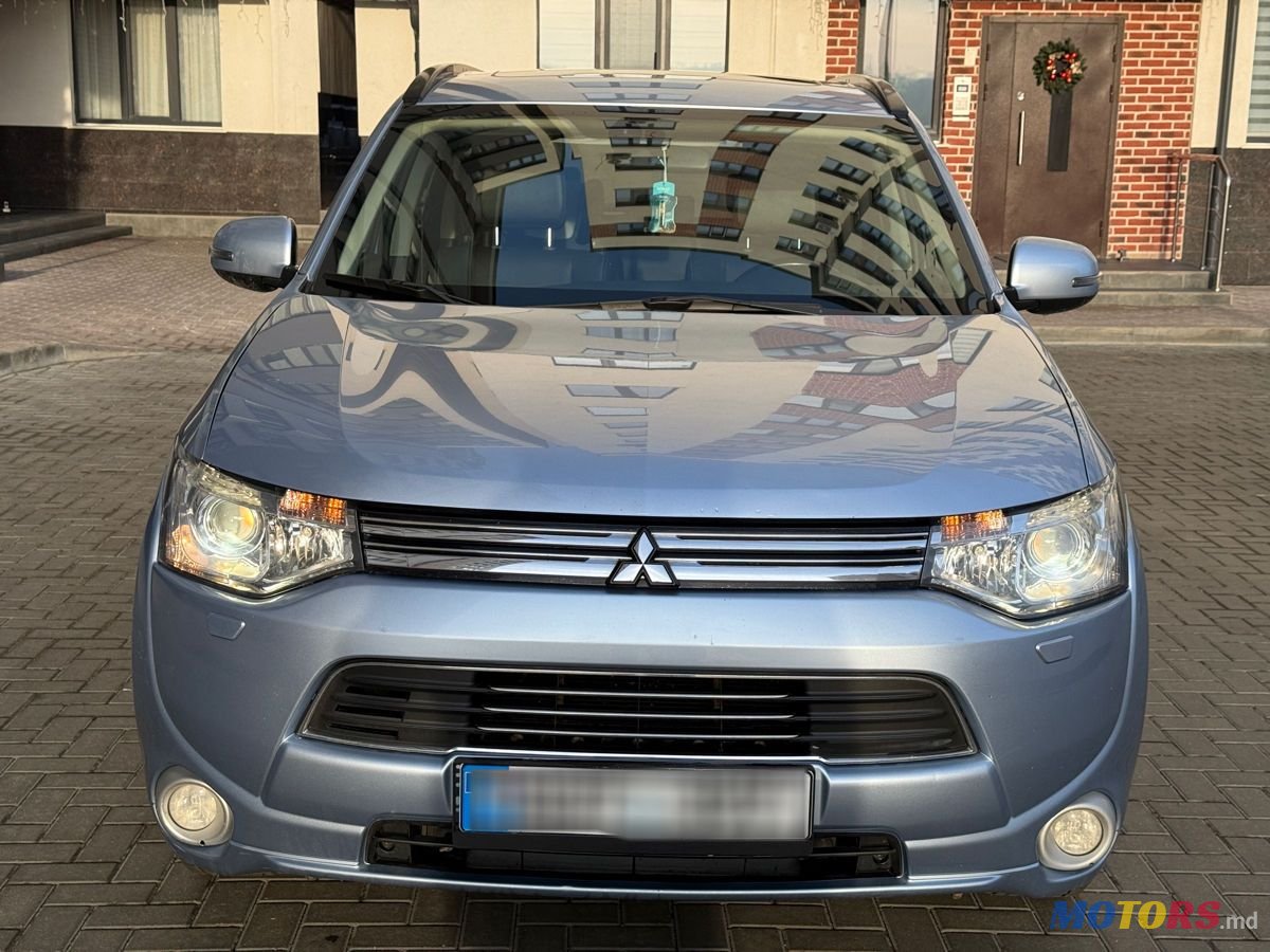2014' Mitsubishi Outlander photo #1