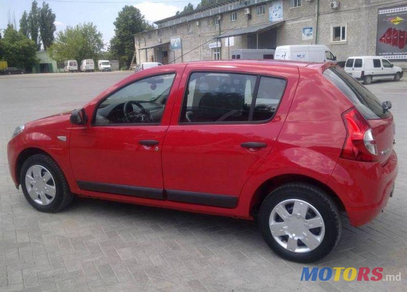 2008' Dacia Sandero photo #1