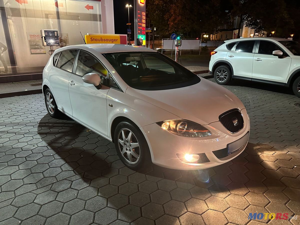 2011' SEAT Leon photo #2