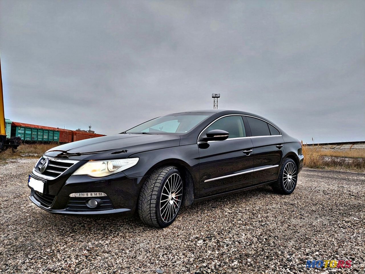 2009' Volkswagen Passat photo #2