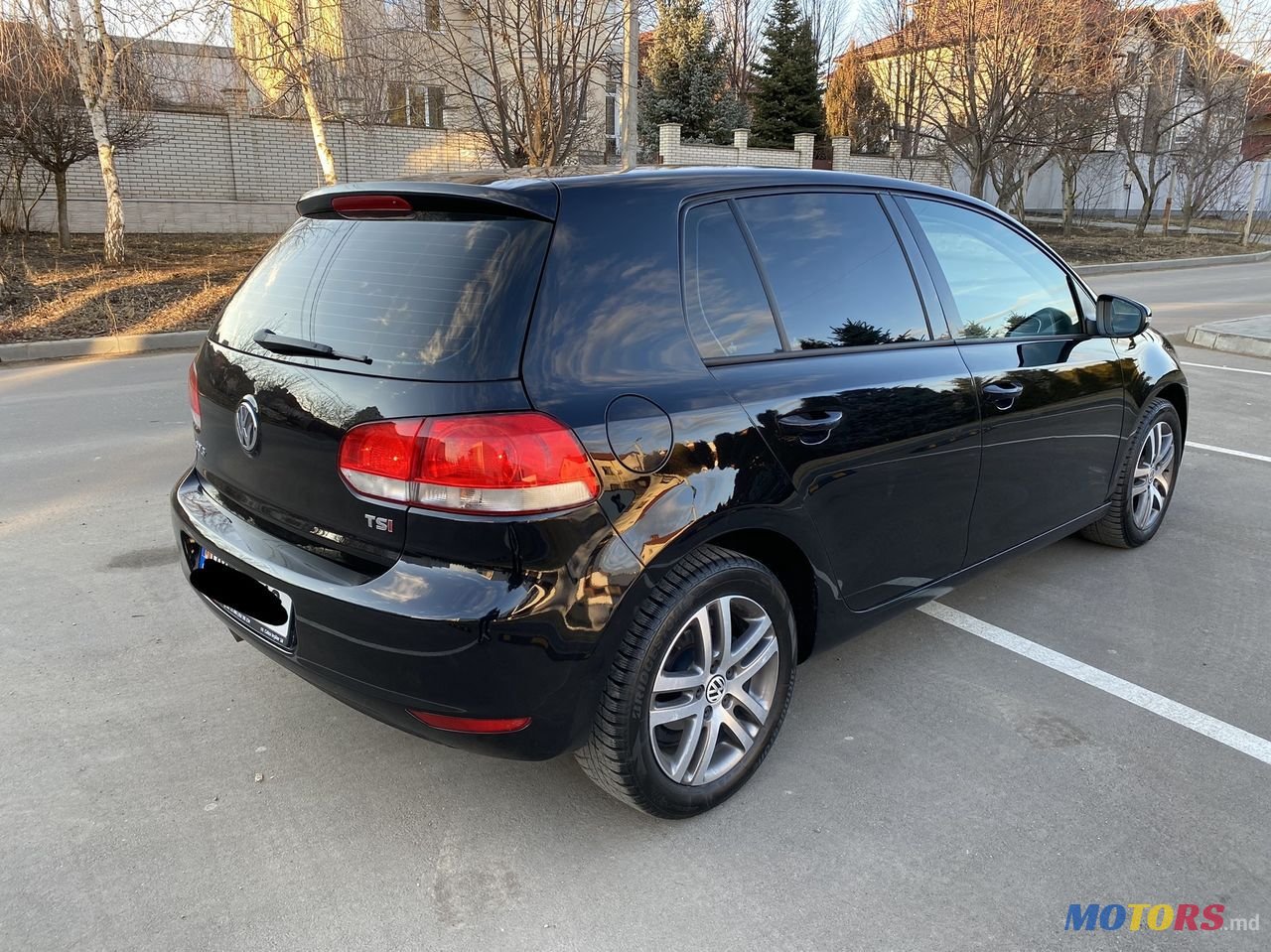 2011' Volkswagen Golf photo #4