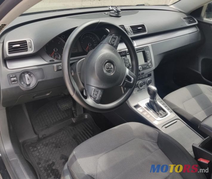 2012' Volkswagen Passat photo #6