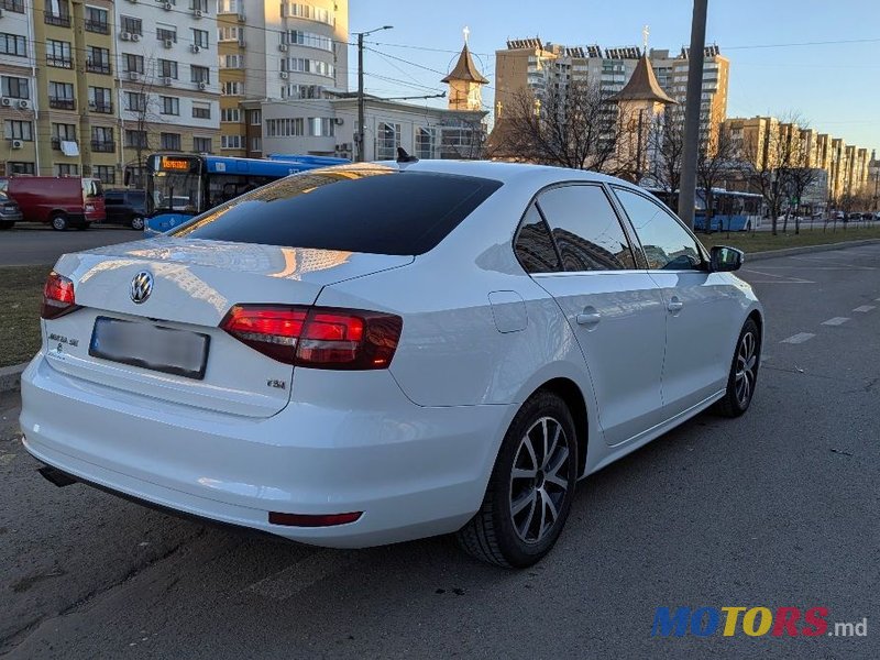 2017' Volkswagen Jetta photo #5