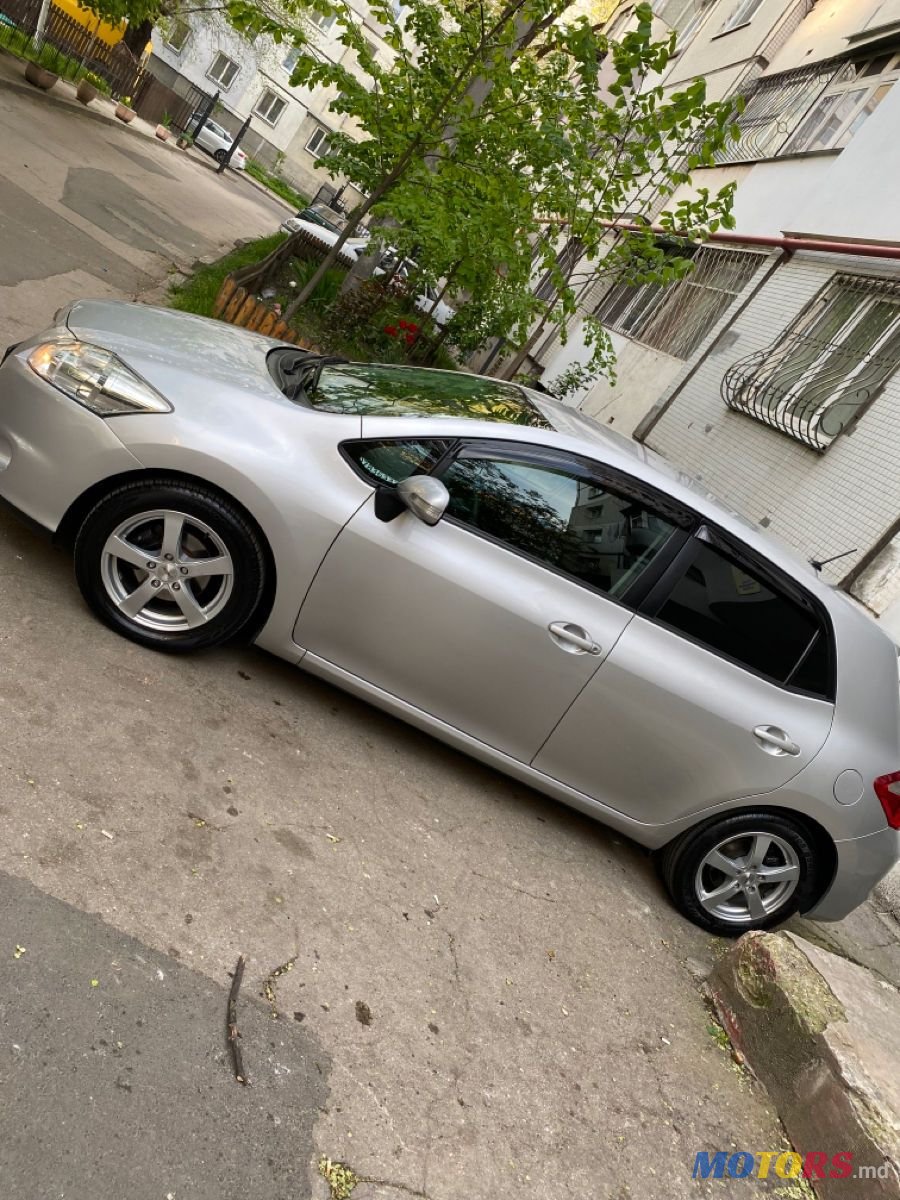 2012' Toyota Auris photo #2