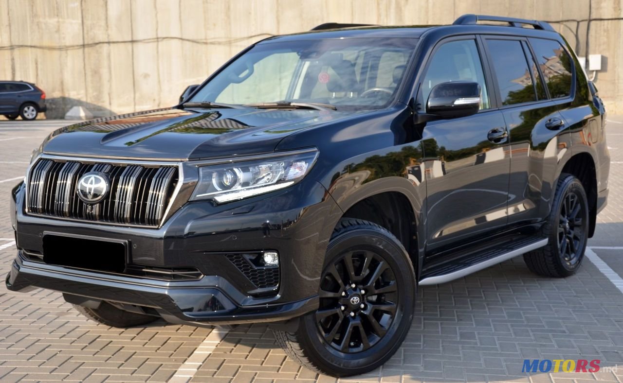 2020' Toyota Land Cruiser Prado photo #1