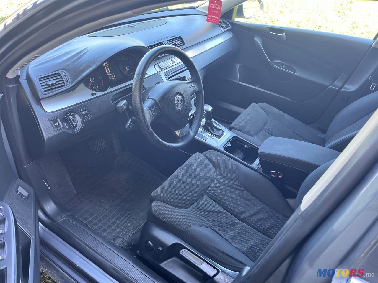 2009' Volkswagen Passat photo #5
