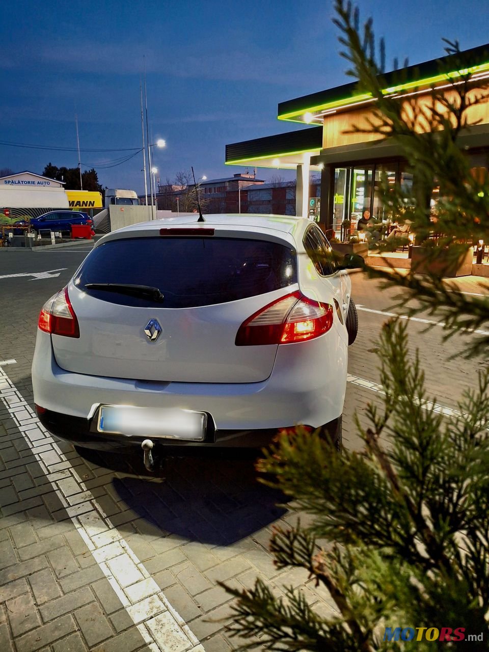 2011' Renault Megane photo #2