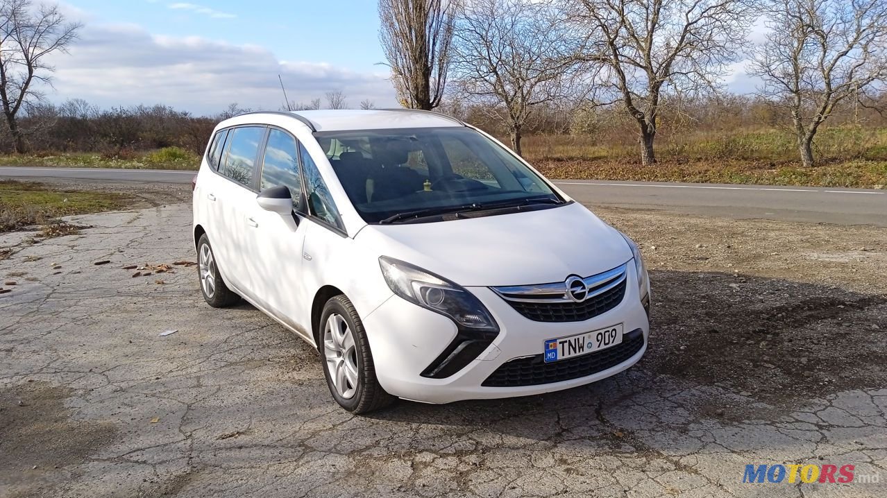 2013' Opel Zafira photo #1