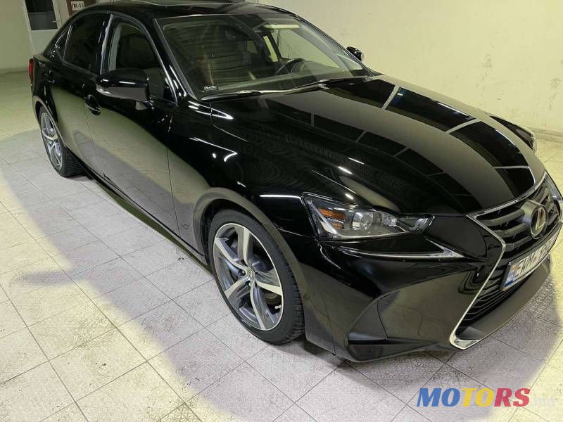 2017' Lexus IS photo #5