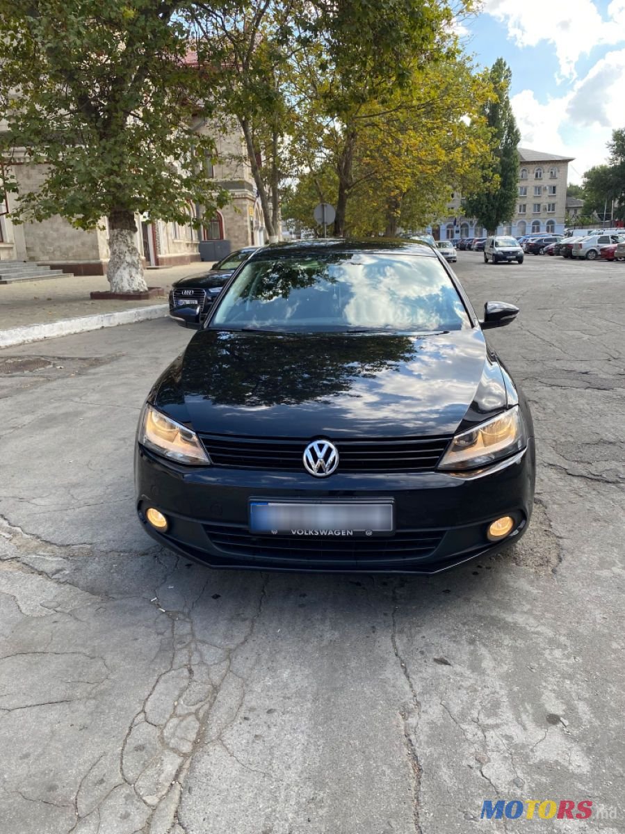 2011' Volkswagen Jetta photo #2