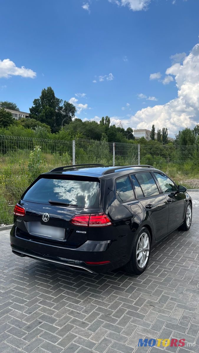 2019' Volkswagen Golf photo #4
