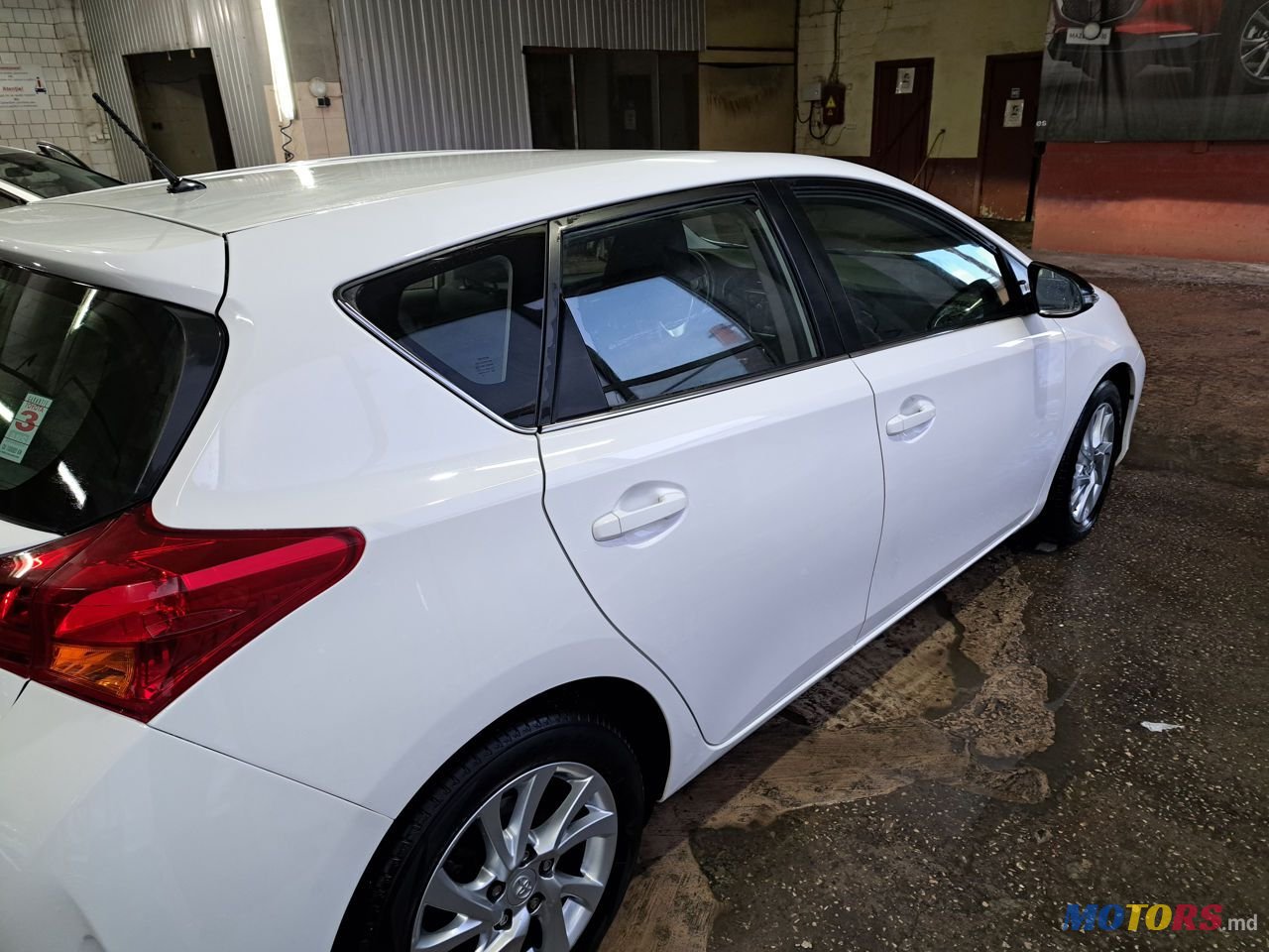 2013' Toyota Auris photo #4