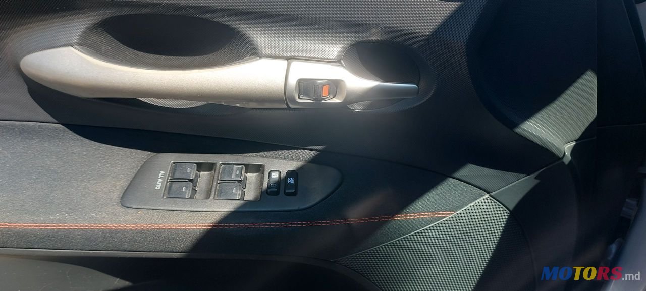 2011' Toyota Auris photo #1