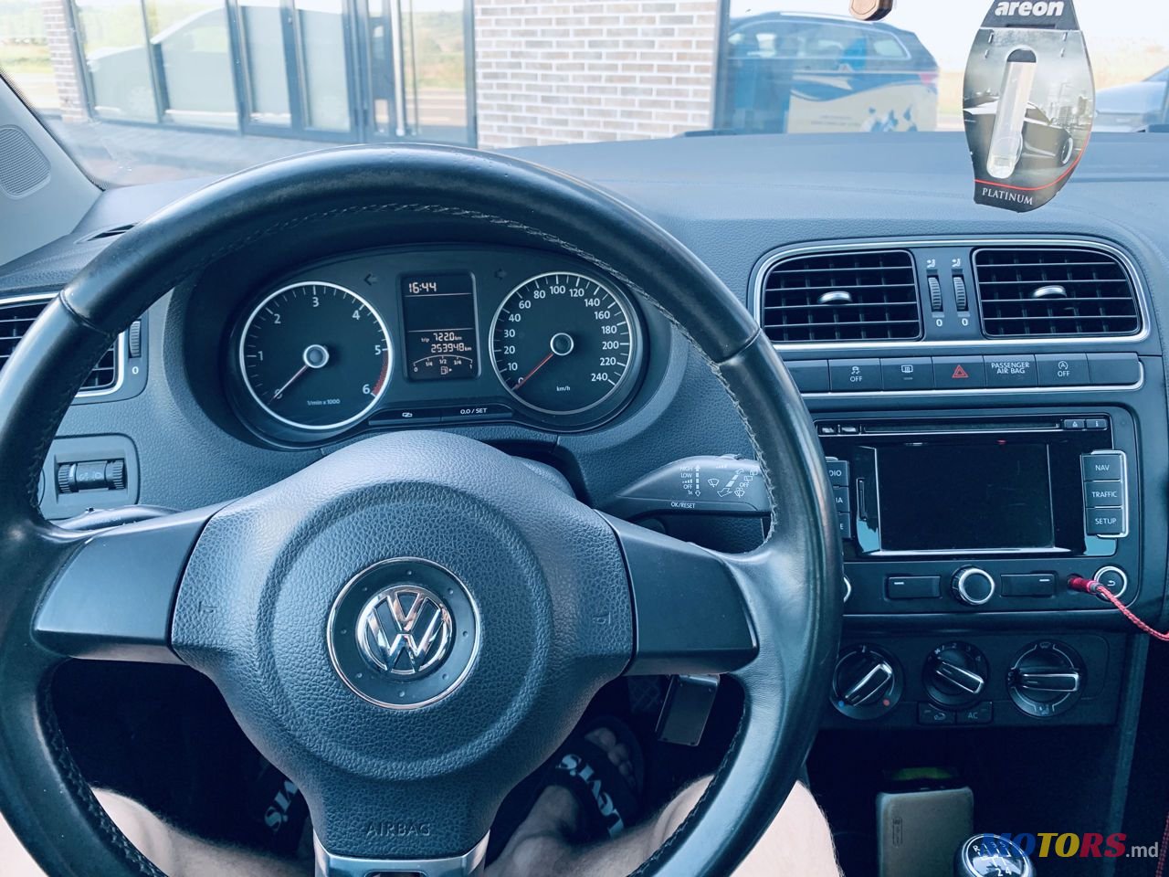 2012' Volkswagen Polo photo #6