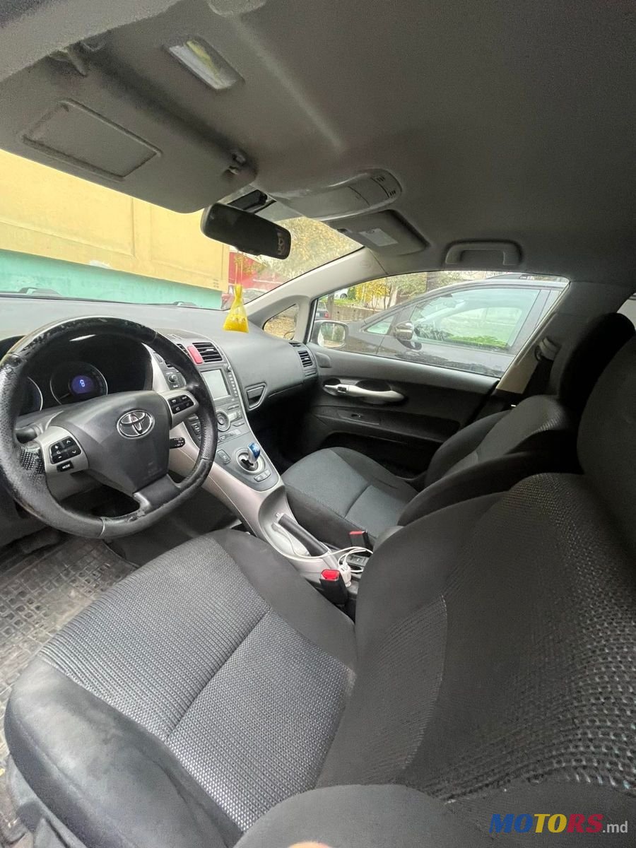 2011' Toyota Auris photo #3