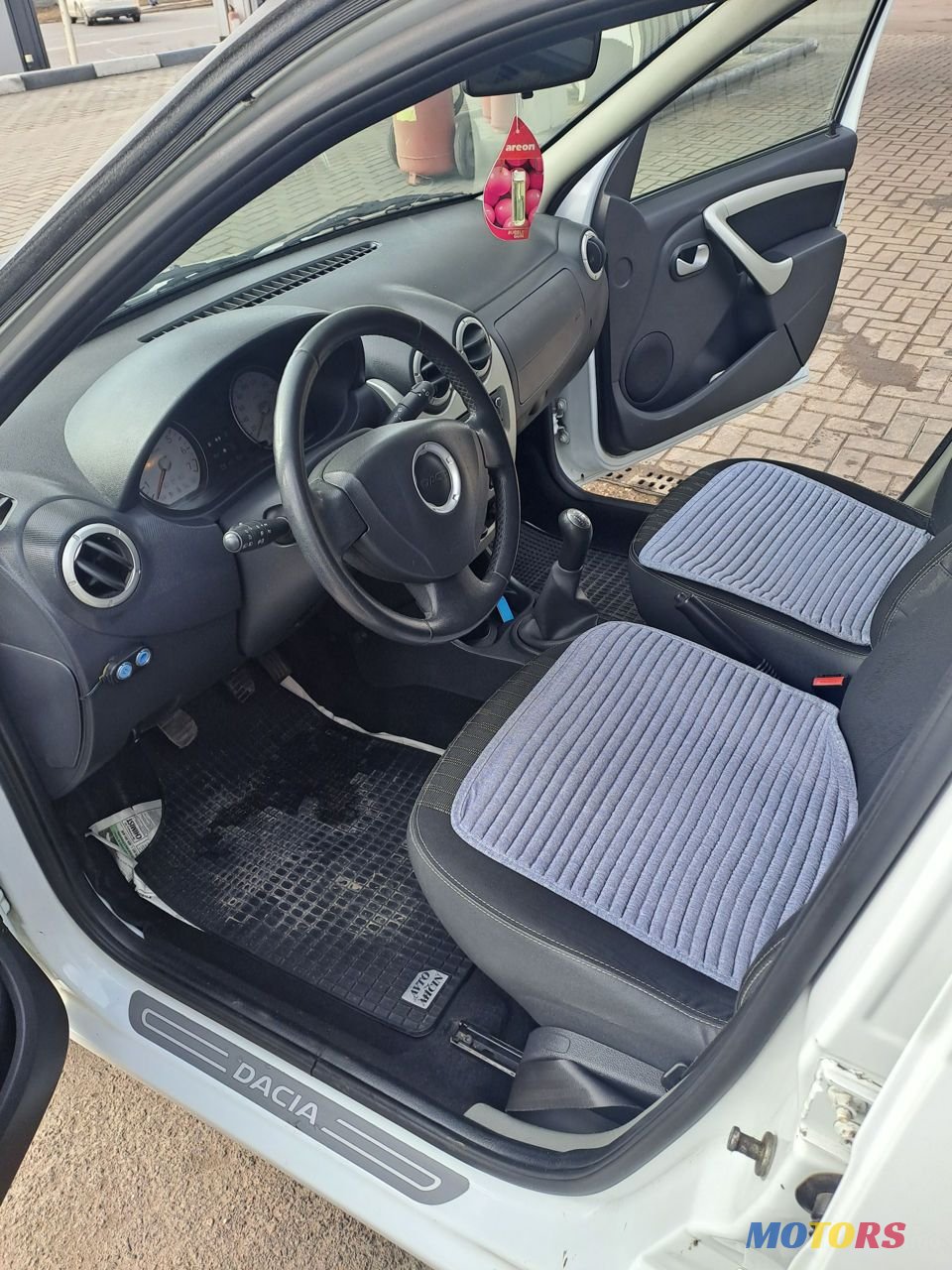 2012' Dacia Logan photo #5