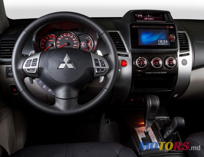 2015' Mitsubishi Pajero Sport Sport 2 photo #3