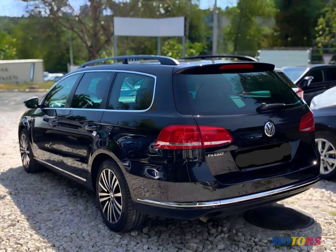 2011' Volkswagen Passat photo #1