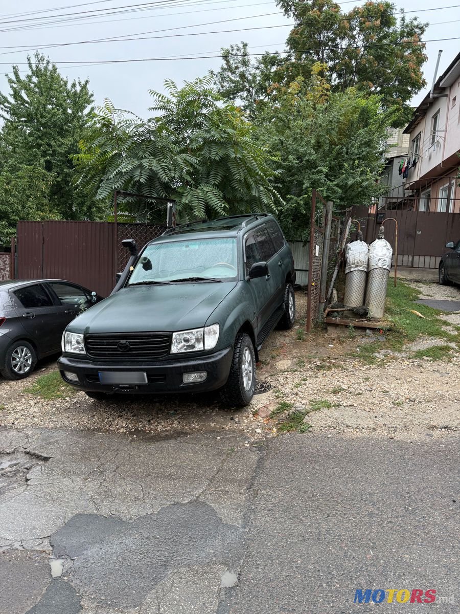 2001' Toyota Land Cruiser photo #4
