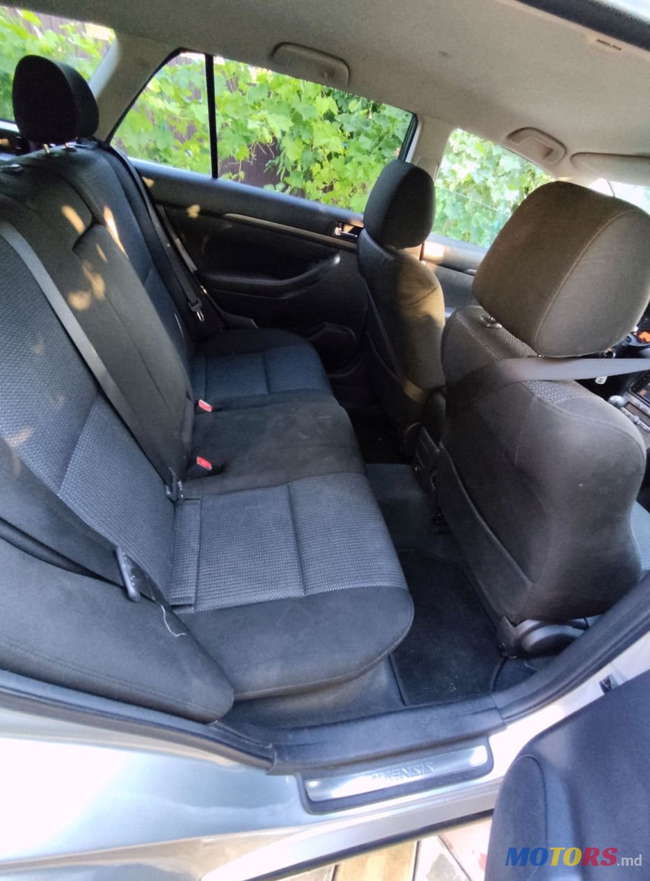 2008' Toyota Avensis photo #6