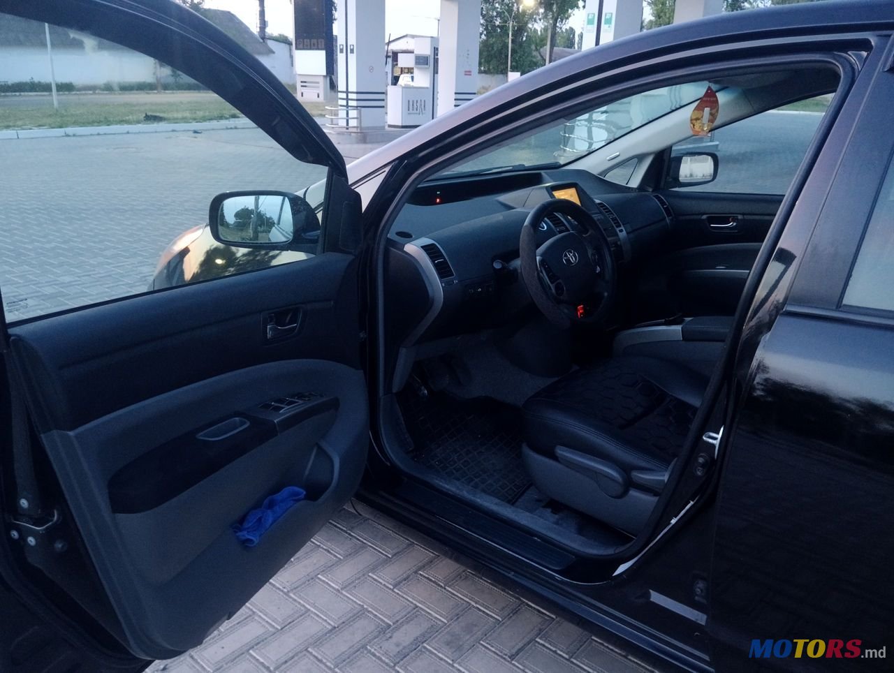 2008' Toyota Prius photo #3