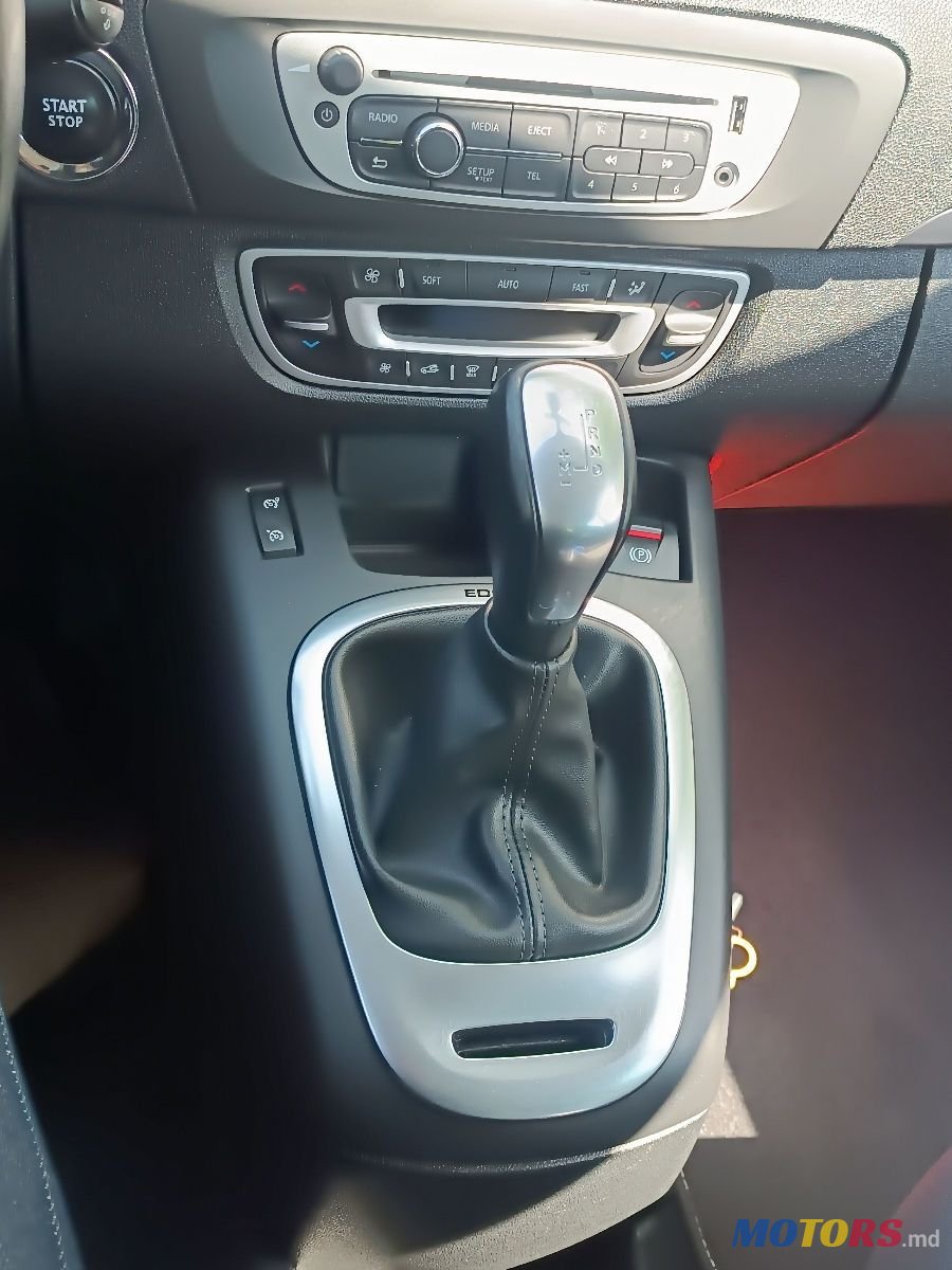 2015' Renault Grand Scenic photo #6