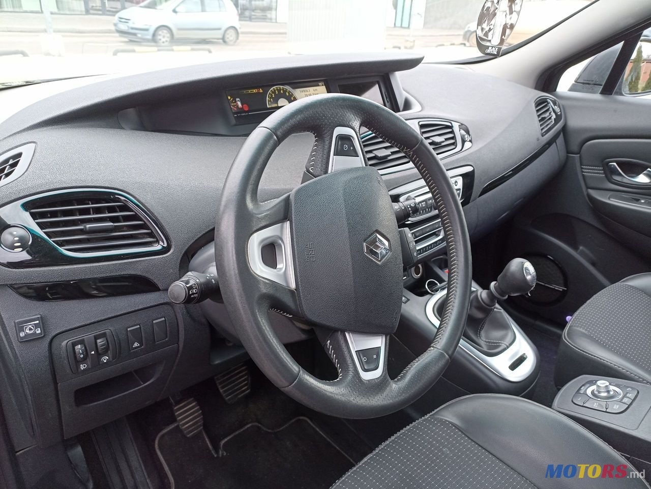 2011' Renault Grand Scenic photo #2