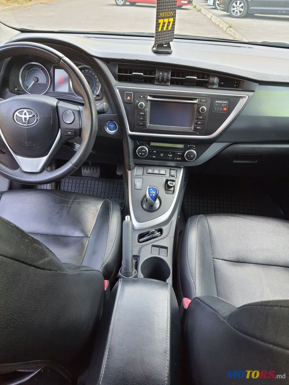 2014' Toyota Auris photo #3