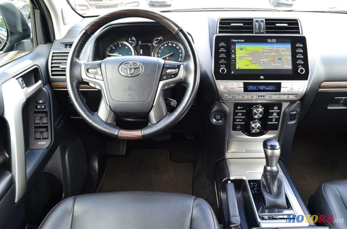 2020' Toyota Land Cruiser Prado photo #6
