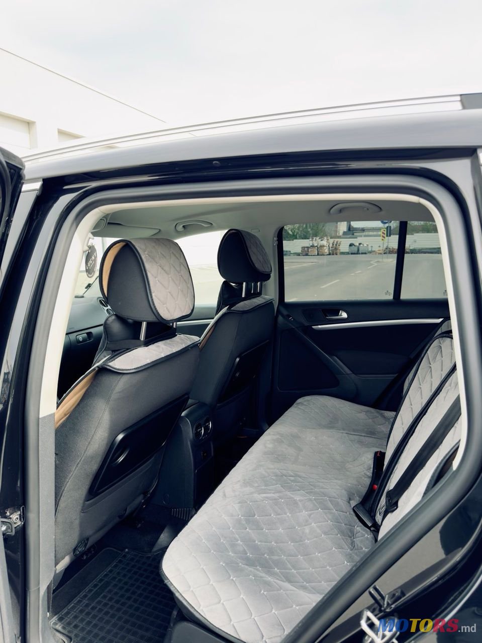 2012' Volkswagen Tiguan photo #6