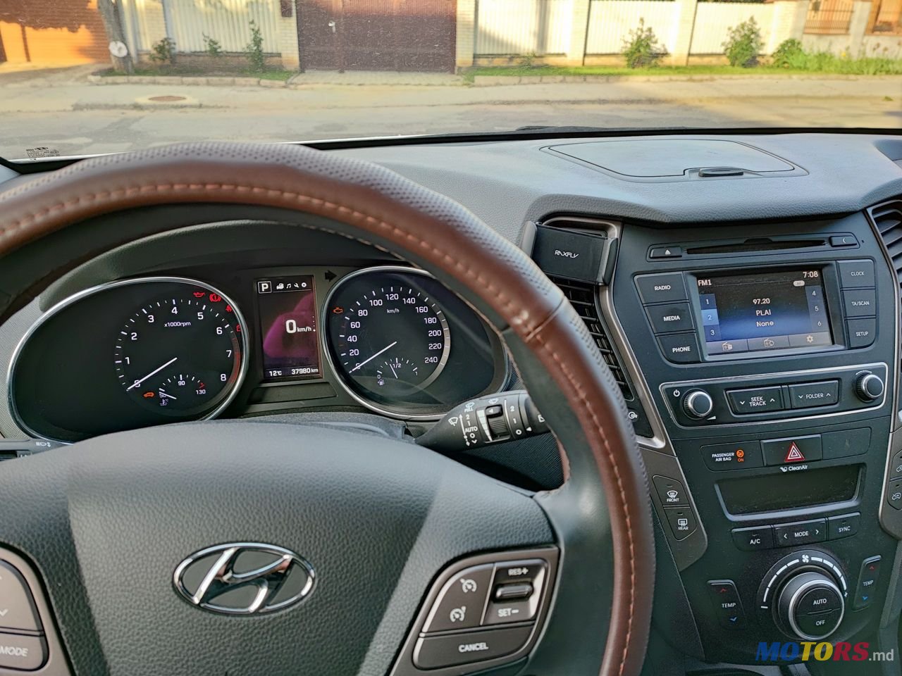 2017' Hyundai Santa Fe photo #4