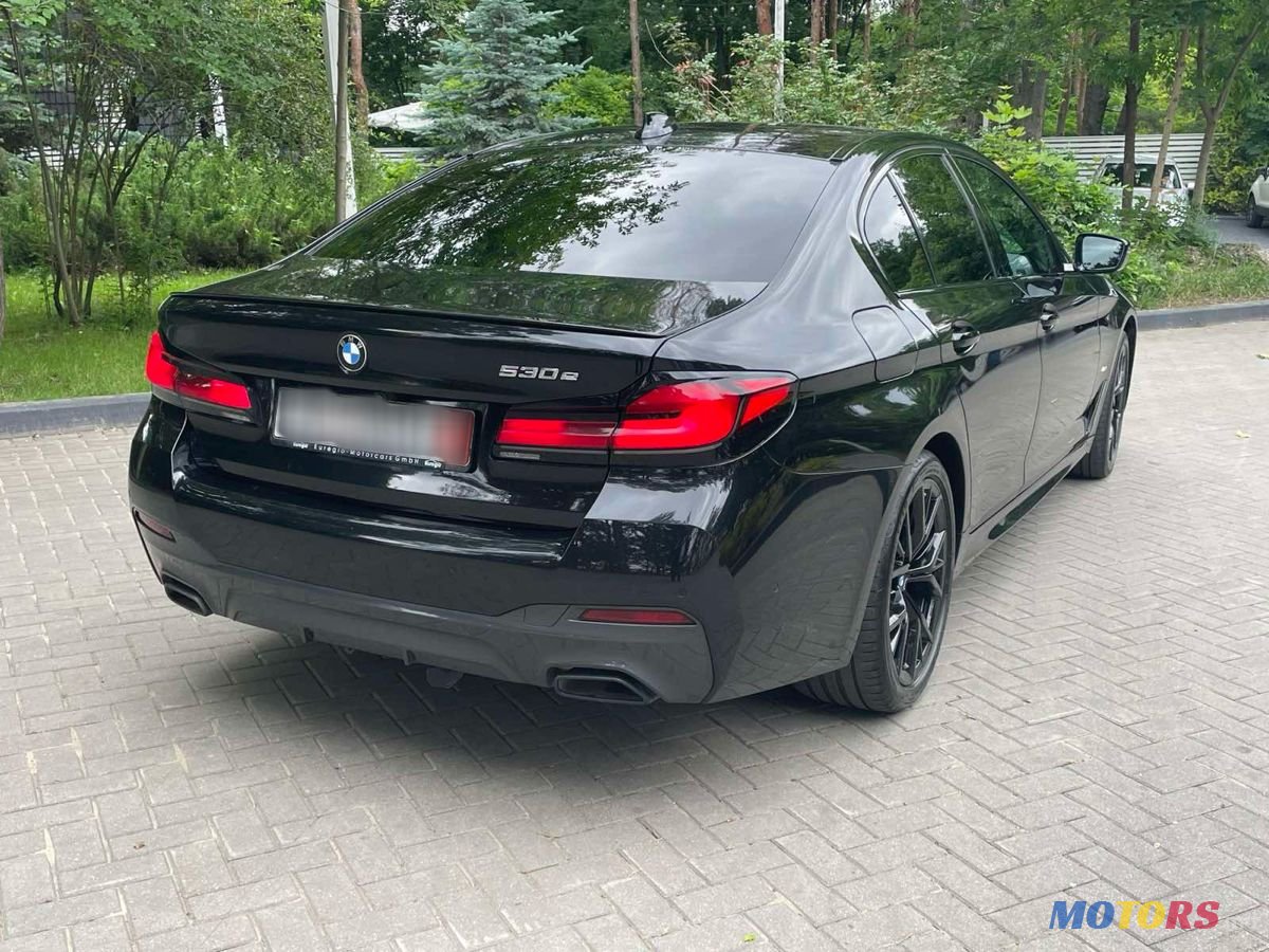 2021' BMW 5 Series photo #4