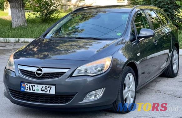 2011' Opel Astra photo #2