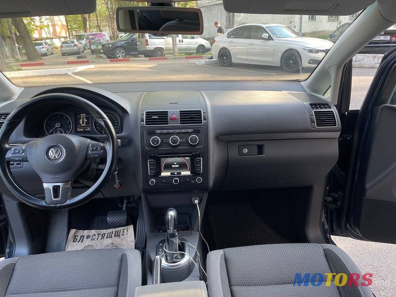 2013' Volkswagen Touran photo #5
