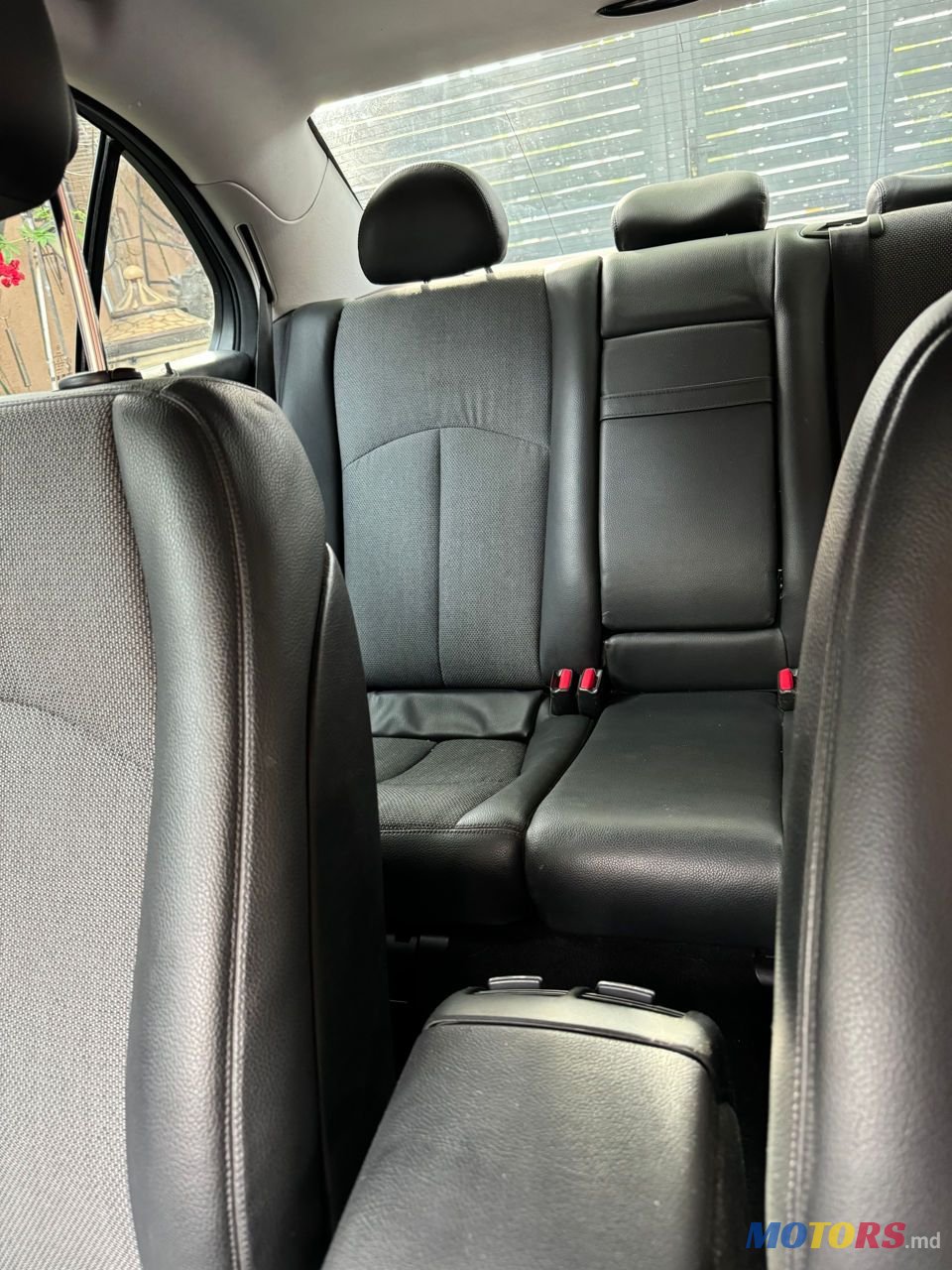 2009' Mercedes-Benz E-Class photo #3